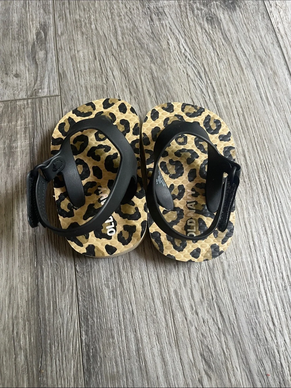 Old Navy Leopard Print Toddler Sandals with Black Straps 3-6 months
